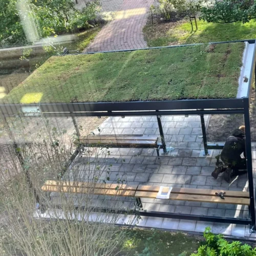 Rookoverkapping Myla 146 Rookoverkapping 4x2m met sedumdak en banken